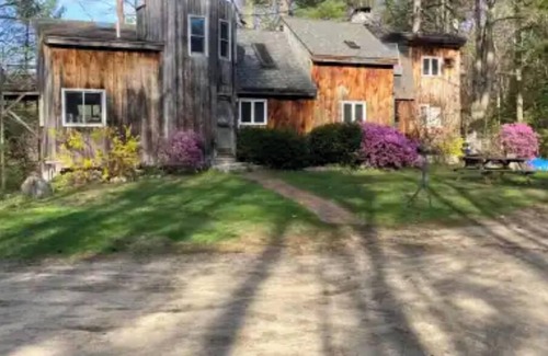 Parsonsfield Cabin | Artsy Woodland Group Hideaway Cabin!