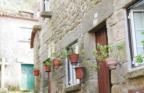 Monsanto Cottage | Artsyshortermrentals Monsanto