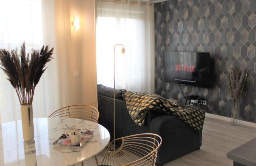 Saint-Priest Apartment | Arty Appart - Clim - Parking box privé - Balcon - Sauna en option