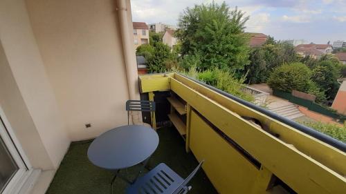 Saint-Priest Apartment | Arty Appart - Clim - Parking box privé - Balcon - Sauna en option