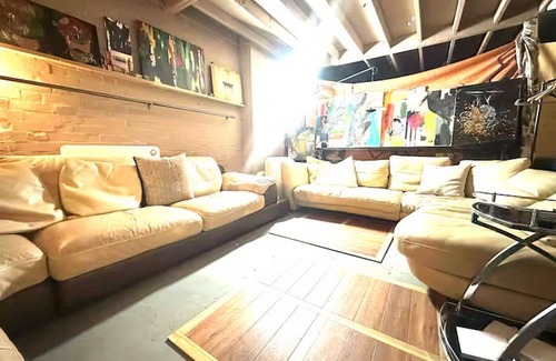 St. George's Apartment | Arty Infused Loft With ac Near Emirates Stadium
