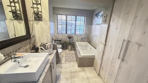 Greater Johannesburg Metropolitan Area House | Artzy's Garden View 1km to Olivedale Clinic