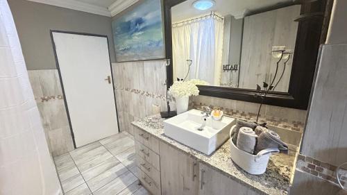 Greater Johannesburg Metropolitan Area House | Artzy's Garden View 1km to Olivedale Clinic