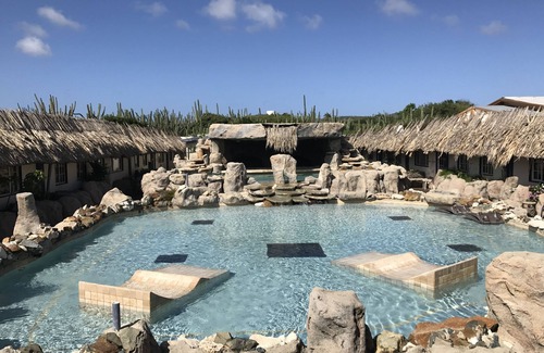 Savaneta Cabin | Aruba Driftwood Container Room