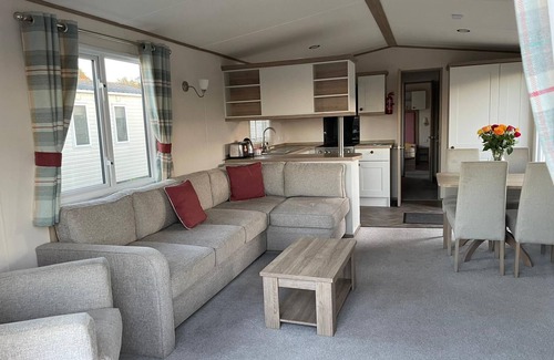 Hamworthy House | Arum dog friendly caravan on Rockley Park, Poole