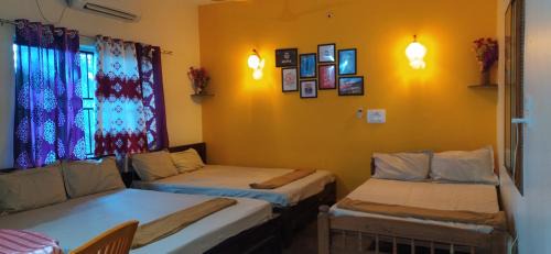 Hireguthi House | Arundekar Home Stay In 2 Minutes Walk Beach AC Room