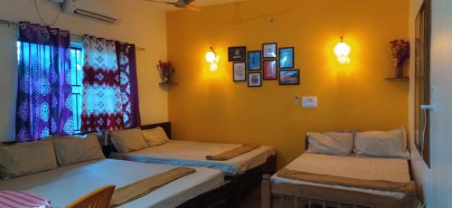 Hireguthi House | Arundekar Home Stay In 2 Minutes Walk Beach AC Room