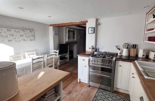 Arundel House | Arundel cottage with garden & balcony