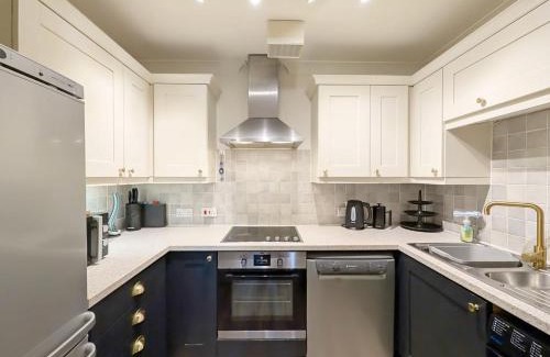 Barns Green House | Arundel Court