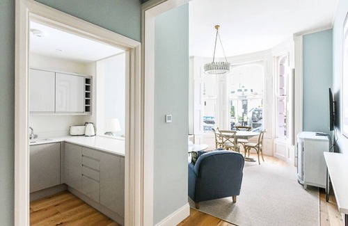 Colville Apartment | Arundel Gardens | Pro-Managed