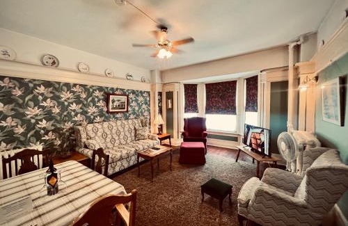 Downtown New Westminster Hotel | Arundel Mansions Hotel
