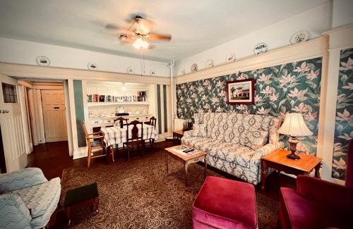 Downtown New Westminster Hotel | Arundel Mansions Hotel