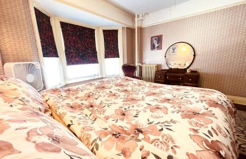 Downtown New Westminster Hotel | Arundel Mansions Hotel