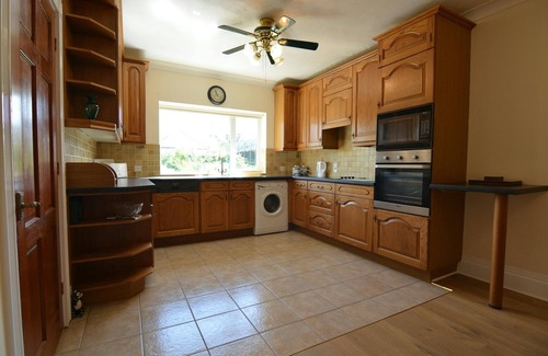 Aberporth Cottage | Arwel, Aberporth - Three Bedroom Cottage, Sleeps 6