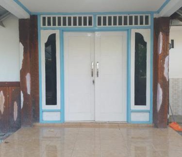 Kecamatan Gunungsari House | Aryana Guest House