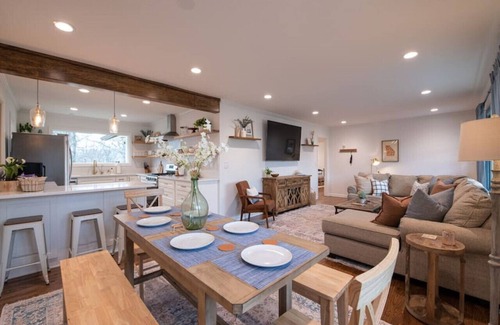 Norcross House | As Featured on Staycation TV, A House, Cottage, & Tiny Home in Downtown Norcross