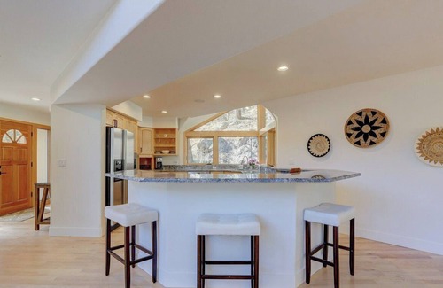 Boulder House | As Seen On TV: Boulder Mountain Retreat - 6 Bedroom, Walkable to Pearl, 2 acres