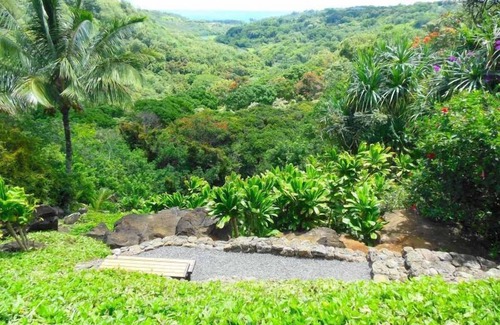 Kilauea House | AS SEEN ON TV- Rated #1 Northshore Rental/Retreat with the "Wow" Factor