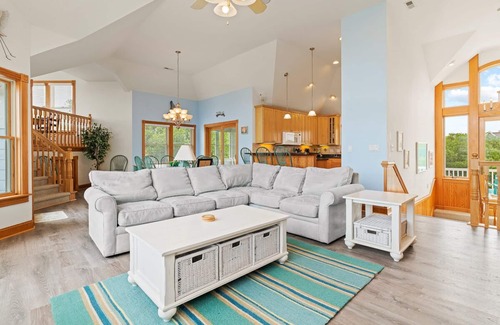 Corolla House | As Time Goes By: Dog-friendly, Elevator, Pool, Hot Tub