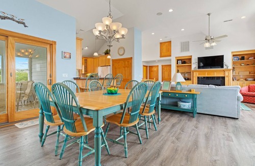 Corolla House | As Time Goes By: Dog-friendly, Elevator, Pool, Hot Tub