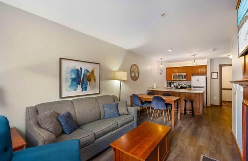 Snowshoe Condo | AS239/Ski-in/Ski-Out Escape w/Hot Tub in Snowshoe