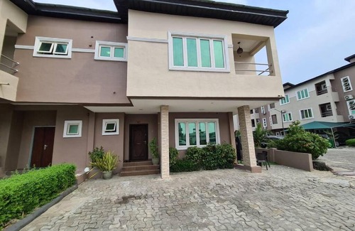 Ofin Apartment | Asa 3bedroom Parliament Duplex