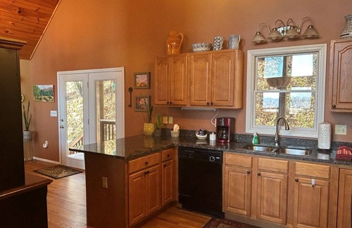 Waynesville Cabin | Ascendere - Amazing mountain views, 3 bedroom, 2 bath, central heat/AC, private.