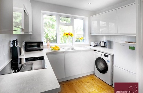 Sunninghill Cottage | Ascot - Cottage, Garden, Parking