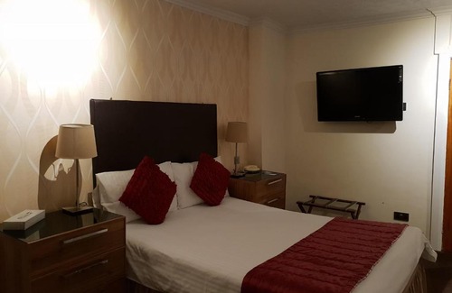 Douglas Hotel | Ascot Hotel