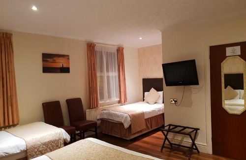 Douglas Hotel | Ascot Hotel