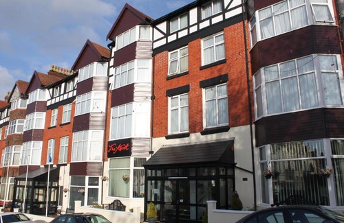 Douglas Hotel | Ascot Hotel
