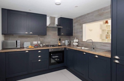 Ampney Crucis House | Ascot | Modern Cotswolds Stay with Workspace