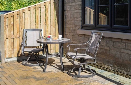 Ampney Crucis House | Ascot | Modern Cotswolds Stay with Workspace
