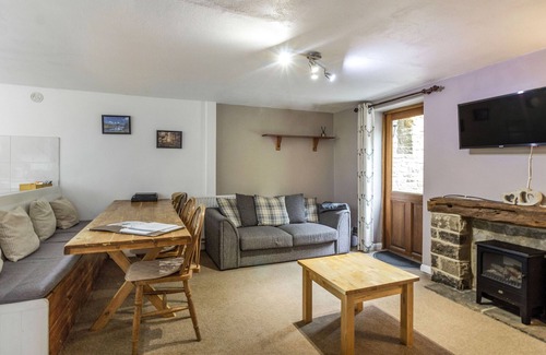Hope Cottage | ASH COTTAGE, family friendly, character holiday cottage in Hope