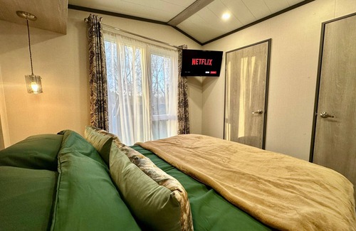 Fangfoss Cabin | Ash Lodge Free Hot tub and parking