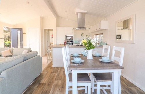 Teigngrace Cottage | ASH LODGE, pet friendly, country holiday cottage in Newton Abbot