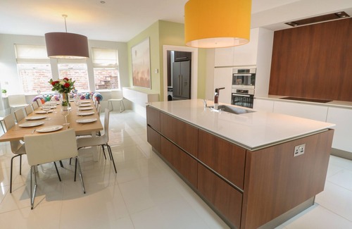 Holmbridge Cottage | ASH VILLA, pet friendly, luxury holiday cottage in Holmfirth