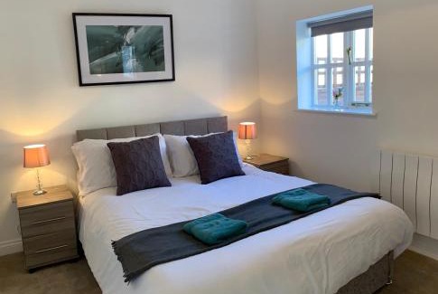 Didcot House | Ashbrook Lewis - two bedroom, two bathroom cottage nr Harwell Oxford