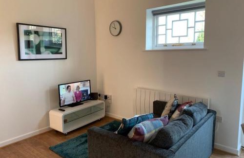 Didcot House | Ashbrook Lewis - two bedroom, two bathroom cottage nr Harwell Oxford