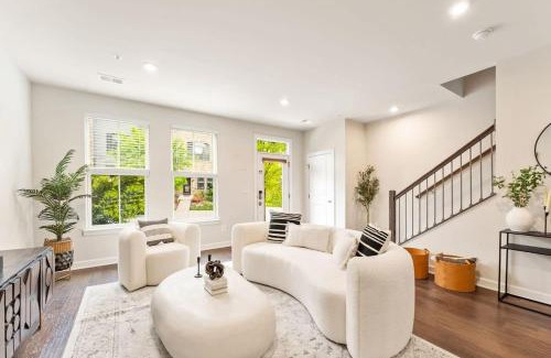 Ashburn House | Ashburn 4-BR Homestay Close to Dulles & METRO