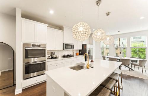 Ashburn House | Ashburn 4-BR Homestay Close to Dulles & METRO