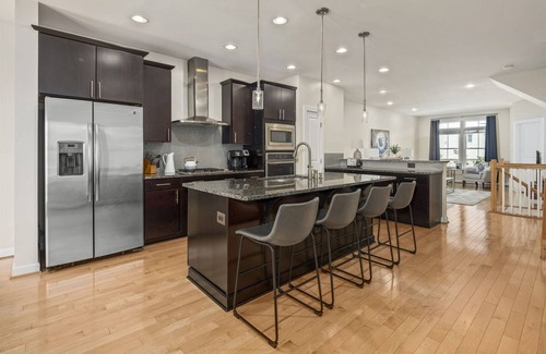 Ashburn House | Ashburn: Suburban, Work Friendly, & Near DC