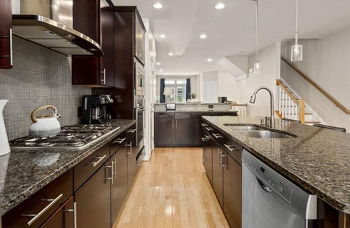 Ashburn House | Ashburn: Suburban, Work Friendly, & Near DC