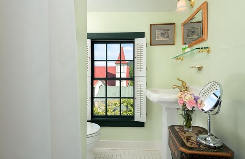 Paris Hotel | Ashby Inn & Restaurant