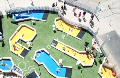 Selsey House | Ashcroft - Centrally located 2 bed with parking at Seal Bay Resort