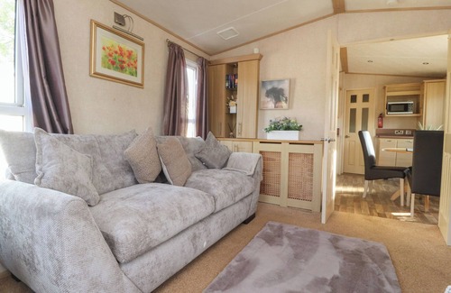 Wesham Cottage | ASHCROFT, country holiday cottage, with hot tub in Warton, Lancashire
