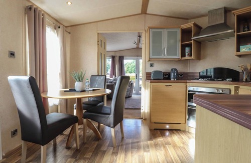 Wesham Cottage | ASHCROFT, country holiday cottage, with hot tub in Warton, Lancashire