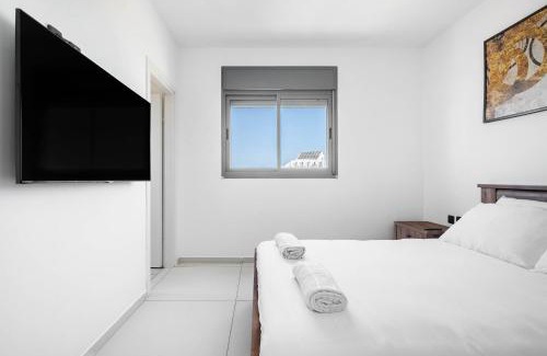 Ashdod Apartment | Ashdod Luxe Escape Spacious, Stylish, with Mamád