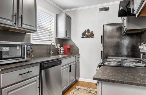 Royal Bryan Apartment | Asheville: 2 Bedroom/Walk to A&M/Comfy King Beds