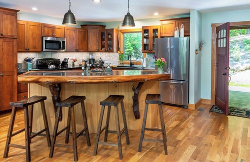 Arden House | Asheville - Blue Ridge Parkway Home, with hottub & grill.
